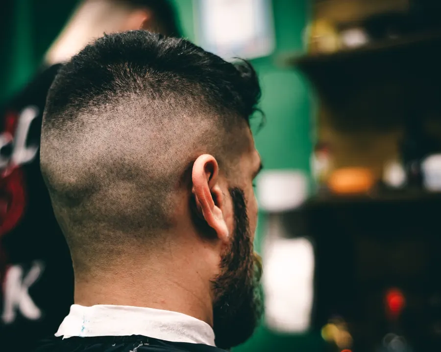 Degradado alto visto desde atrás, con barba